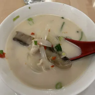 Tom Kha