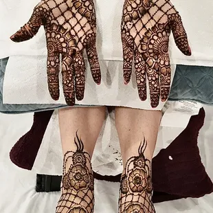Bridal henna: Hands and feet