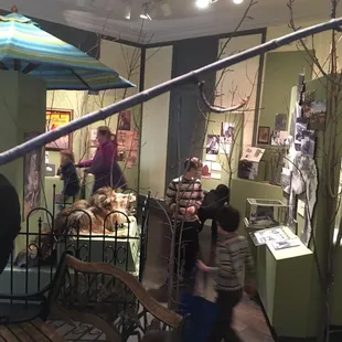 HHM&apos;s people and their pets exhibit.
