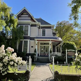 Hennessey House Bed and Breakfast