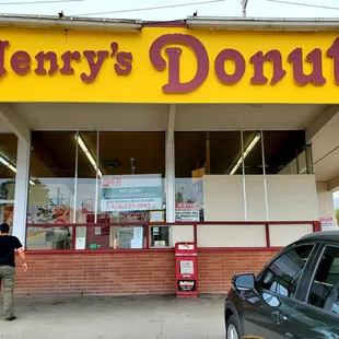 Henry&apos;s Donuts!