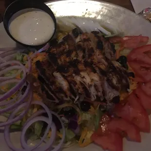 Grilled chicken salad is a bite of heavy