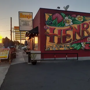 the outside of the restaurant