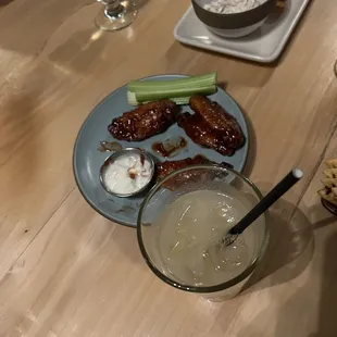 food, chicken wings and fried chicken