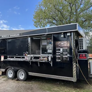 Henry&apos;s BBQ