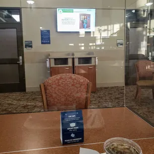 Plexiglass glass on tables