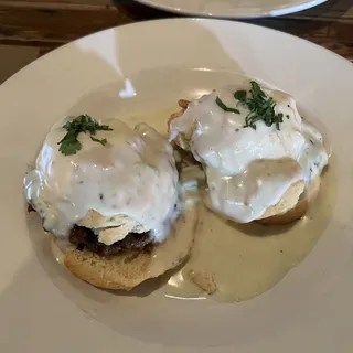 Buttermilk Biscuits with Spicy Gravy
