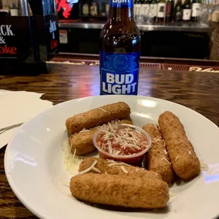 a plate of food and a bottle of bud light
