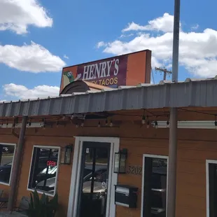 the outside of the restaurant