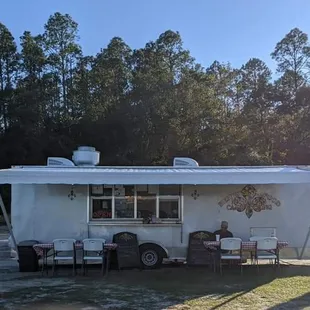 Henry&apos;s Seafood Food Trailer
