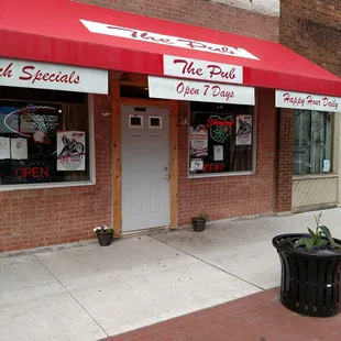 Front entrance of Henson's Pub