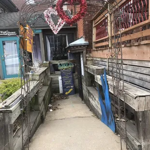 Looks like a cute shop!! Came on a Saturday but doors were locked.