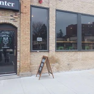 Entrance on 1st Ave, DTA