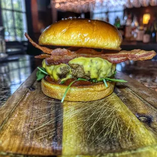 TAVERN BURGER   american | applewood bacon | arugula | balsamic tomato chutney | fries or greens