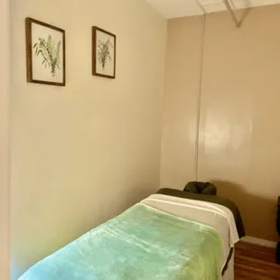 Relax Single room.    Please call or text 808-218-4236 , schedule appointment today, Mahalo!