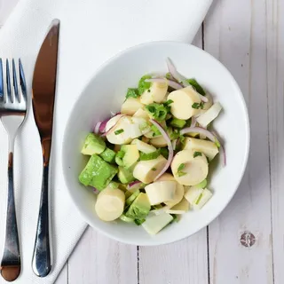 Avocado hearts of palm salad