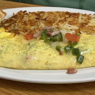Western omelet with hashbrowns