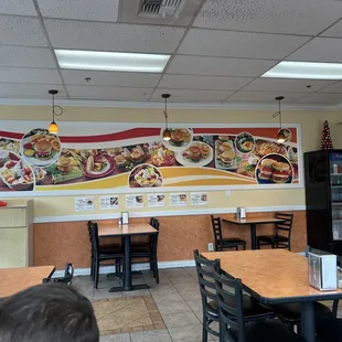 the interior of a fast food restaurant