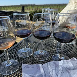 Red wine flight w complimentary rose' bubbly