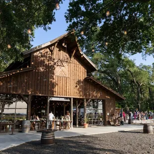 the entrance to heringer estate