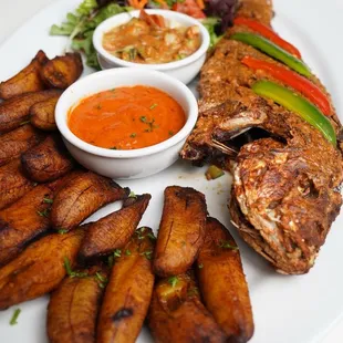 Red snapper with salad and platains