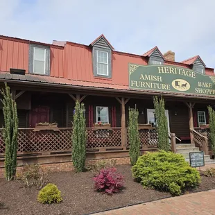 Front of Heritage Amish Furniture/Bake Shop