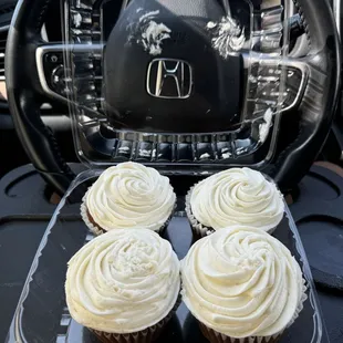 4x carrot cake cupcakes (4 for $9.95 deal) (instagram: @issa.cheatday)