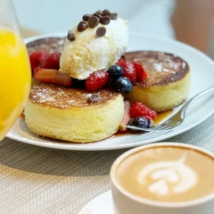 Weekend brunch now served 11am - 4pm
Come 4th of July weekend for brunch for the 4 day holiday