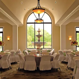 Heritage House is the perfect venue for weddings, celebrations, receptions, banquets, meetings and seminars.