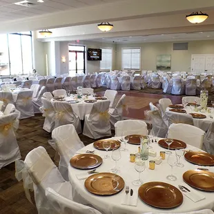 Well suited for weddings, banquets, fund raisers and birthday parties.
