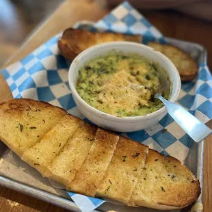Hot Spinach &amp; Artichoke Dip