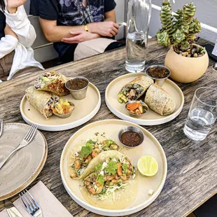(IG: @eat.sar) Camerones Taco &amp; Burrito