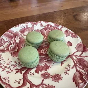 Pandan macarons