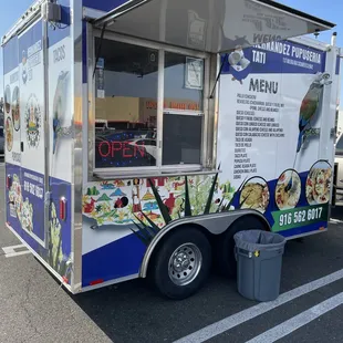 Salvadoran food truck