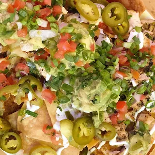 CHICKEN NACHOS