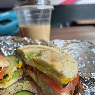 Hippie bagel + latte