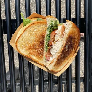 a grilled sandwich with lettuce and tomato