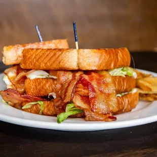 a bacon and lettuce sandwich