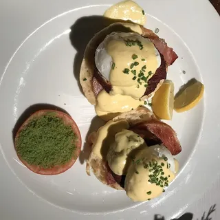 Crab Cake Benedict*