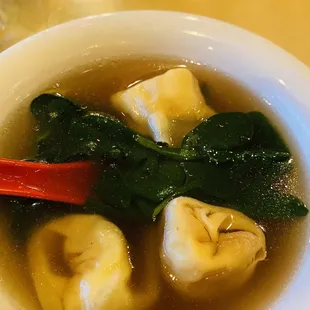 Wonton soup with spinach