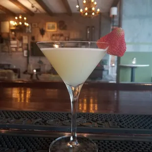 This atmosphere is just what this town has been looking for. Great drinks,  the best liquor selection in town!!