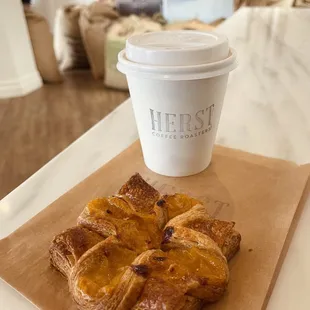 Vanilla Latte with Oat Milk with Mango Tart