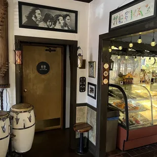 ramen and noodles, interior