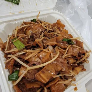 Beef chow fun, I don't like green onion