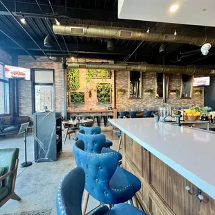 Bar &amp; Dining