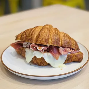 Eggs and Prosciutto Croissant