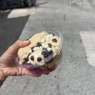 Bliss bowl with pitaya and coconut base