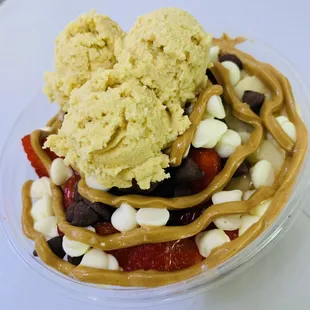Dessert bowl with cookie butter