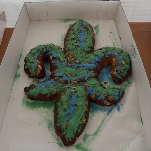 Fleur de Lis cake