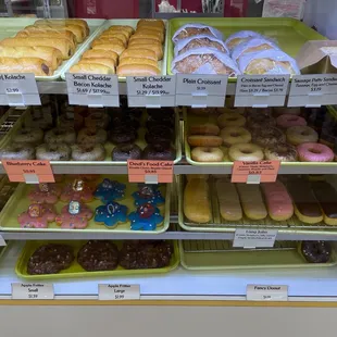 food, dough desserts, donuts